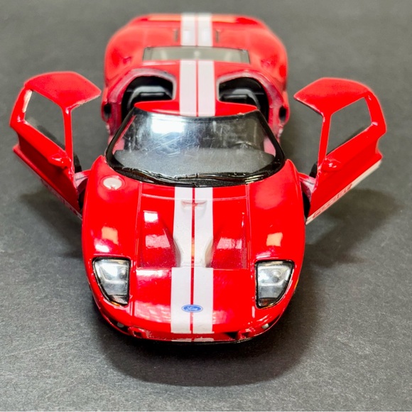 Kinsmart 5" 2006 Ford GT Diecast Model Toy Car 1:36 Red - Picture 2 of 9